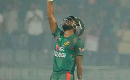Bangladesh Jaker Ali taken to hospital after on-field collision