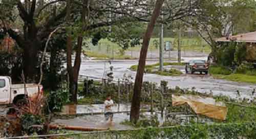 Hundreds stranded in Australia as cyclone evacuations suspended