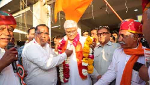 Union Minister plays ‘Phoolon Ki Holi’ in Jodhpur