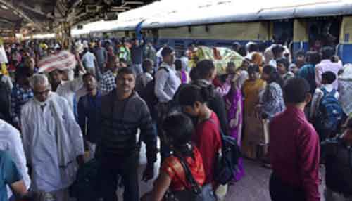Railways to run 540 extra trains to clear Holi rush