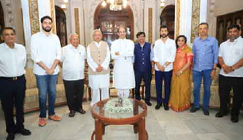 Uddhav Thackeray meets Chhatrapati Shrimant Shahu Maharaj in Kolhapur