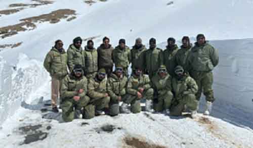 BRO commences snow clearance to restore access to Ladakh from Manali