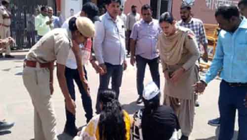 AAP leaders protest Delhi CM Kejriwal’s arrest outside BJP headquarters in Jaipur