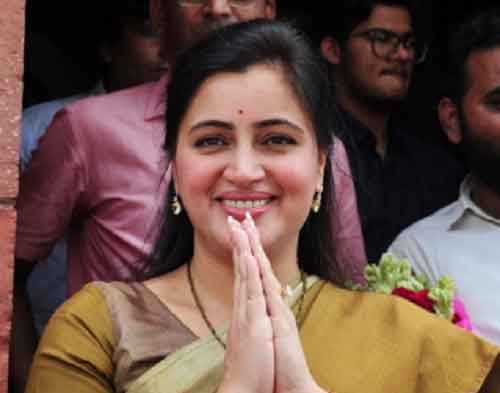 Amravati nominee Navneet Rana emerges as strong Hindutva advocate in Maharashtra