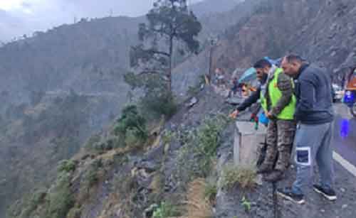 Prez Murmu, J&K L-G express grief over loss of lives in highway accident