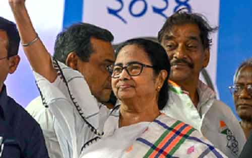 BJP moves ECI flagging distribution of copies carrying Mamata’s pic in state-run schools