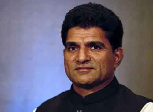 AAP Gujarat chief Isudan Gadhvi champions Chaitar Vasava amid entry ban controversy in Dediapada