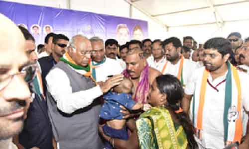 After nomination of son-in-law Radhakrishna from Kalaburagi seat, Kharge asks voters to avenge his defeat