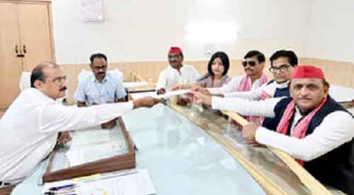 Dimple seeks Mulayam’s blessings, files nomination from Mainpuri