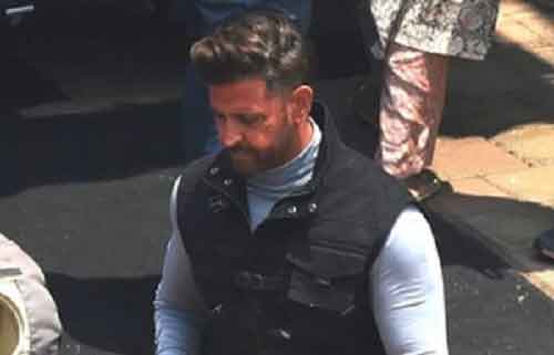 Hrithik flaunts chiselled body, dons turtleneck tee and black military vest in ‘War 2’ pictures