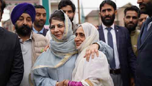 Mehbooba Mufti files nomination for Anantnag-Rajouri LS seat