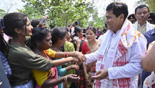 Sarbananda Sonowal casts his vote in Dibrugarh, hails PM Modi’s development work