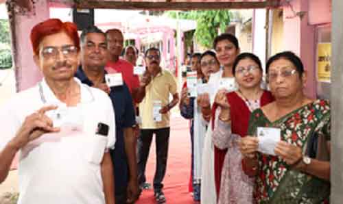 Presiding officer suspended for sharing pics from polling booth; 45% turnout till 1 pm in MP