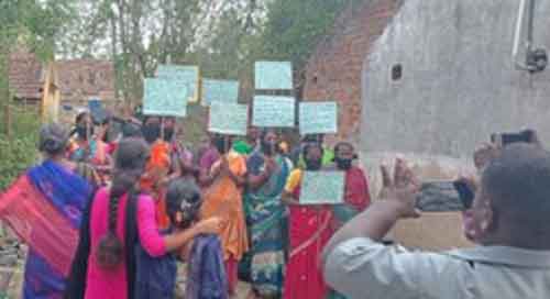 TN revenue officials persuade Vengaivayal Dalit colony residents to end poll boycott