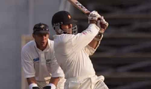 Former Zimbabwe cricketer Guy Whittall injured by leopard