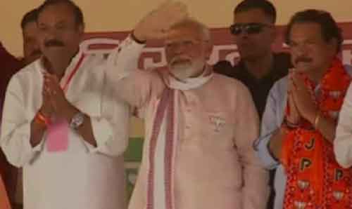 Congress, SP playing divisive politics, says PM Modi in Agra