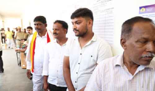 Karnataka records over 38 pc voting till 1 pm