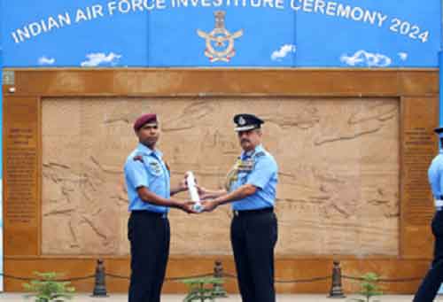 IAF chief confers 51 air warriors with Presidential awards