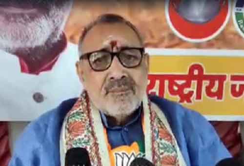 Congress slits throat of Hindu people for Muslims, alleges Giriraj Singh