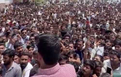 Alleging irregularities in polling, Barmer Independent nominee lays siege at SP office with supporters