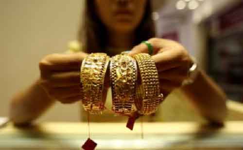 Gold price surges to record high