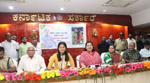 Kalaburagi district administration felicitates RCB’s WPL star Shreyanka Patil