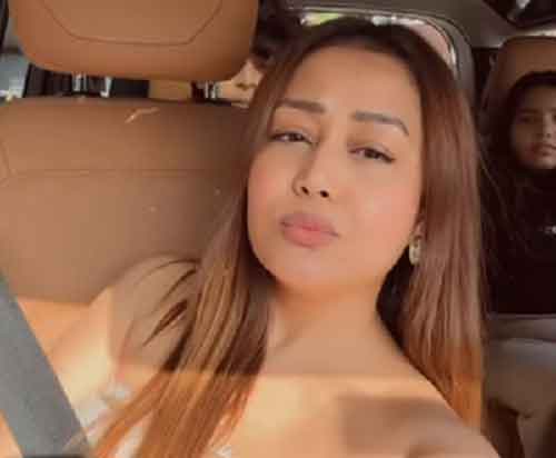 Neha Kakkar’s ‘good morning’ is all about ‘head banging, Korean hearts’ in car