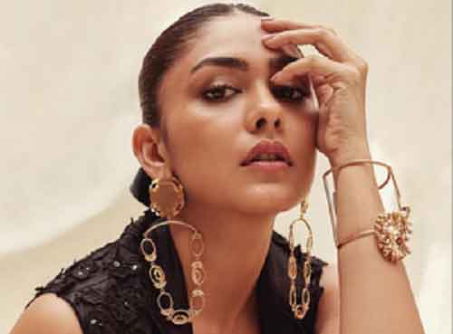 Mrunal is happy to see ‘quintessential love stories’ coming back on big screen