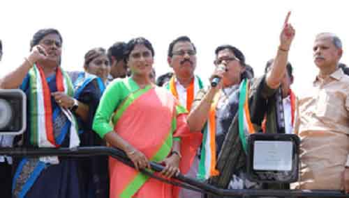 Ex-Union Minister Kruparani returns to Congress