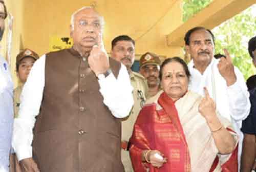 Congress chief Kharge casts his vote in Karnataka’s Kalaburagi