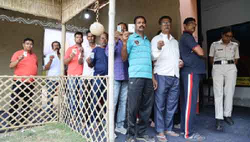 Polling percentage in Bengal impressive at 32.82 pc in first four hours even as reports of irregularities surface