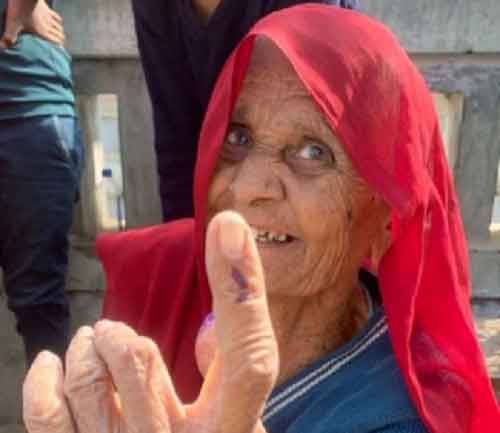 47.03 pc voter turnout in Gujarat: Valsad leads with 58.05 pc, Porbandar lowest at 37.96 pc