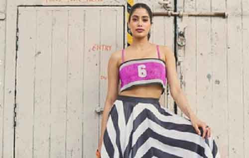 Janhvi Kapoor poses with her ‘Mahi’ Saitama; drops purrfect pics