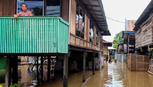 Death toll in Indonesia’s flash flood rises to 34 (Lead)