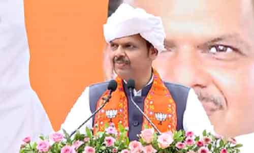 ‘Whenever his party becomes weak, Sharad Pawar joins Congress’, taunts Fadnavis