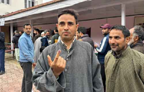 Enthusiastic voters line up outside polling stations in J&K’s Srinagar LS seat