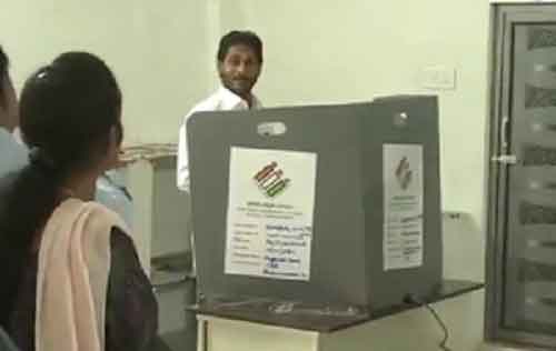 Andhra CM Jagan Mohan Reddy, TDP chief Chandrababu Naidu cast votes