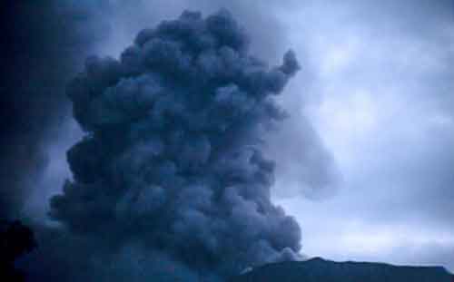 Indonesia’s Ile Lewotolok Volcano erupts, forcing flight to cancel landing