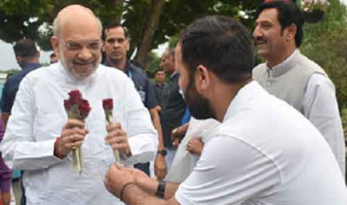 HM Amit Shah urges Kashmiri delegations not to vote for dynastic parties