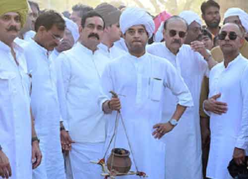 Jyotiraditya Scindia performs last rites of mother Madhavi Raje Scindia in Gwalior