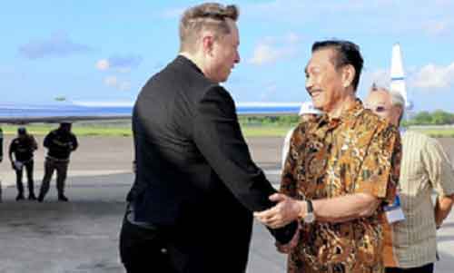 Elon Musk arrives in Indonesia, to launch satellite internet service Starlink