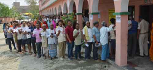Voters queue up outside polling stations in Bihar’s five LS seats