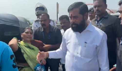 Good Samaritan Maha CM helps rush road accident victims to hospital