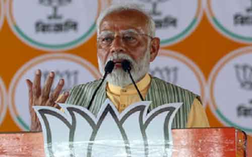 Citing old video, PM Modi corners Cong’s ‘Shehzada’ on Muslim reservation at Bengal rally