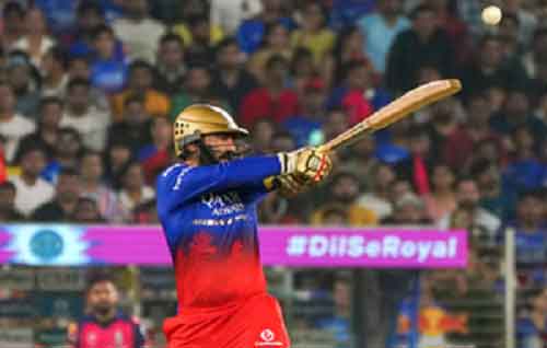 DK gets emotional guard of honour after RCB’s loss in eliminator, hints at IPL retirement