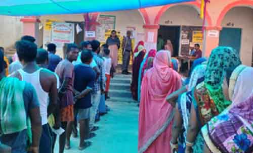 Long queues outside polling stations in Bihar’s Sheohar, Siwan LS seats