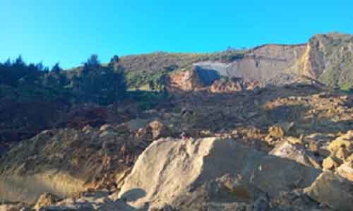 Over 300 people buried after huge landslide hits Papua New Guinea