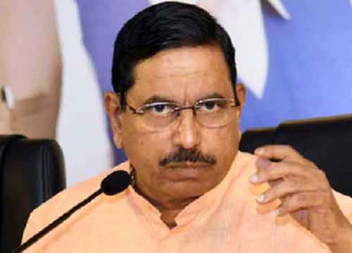 Union Min Pralhad Joshi leads from Dharwad by 70,205 votes