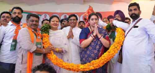 ‘Congress loves enemy country Pakistan’, Smriti Irani sharpens attack in Punjab rally