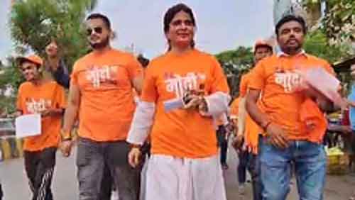 Varanasi youth wearing ‘Main hoon Modi ka Parivar’ T-shirts seek support for PM Modi